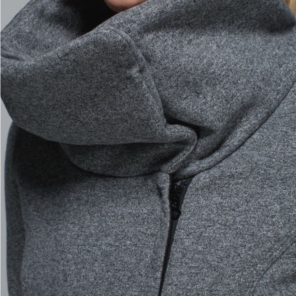 Lululemon Karmacollected Jacket
Heathered Speckled Black - Picture 4 of 9